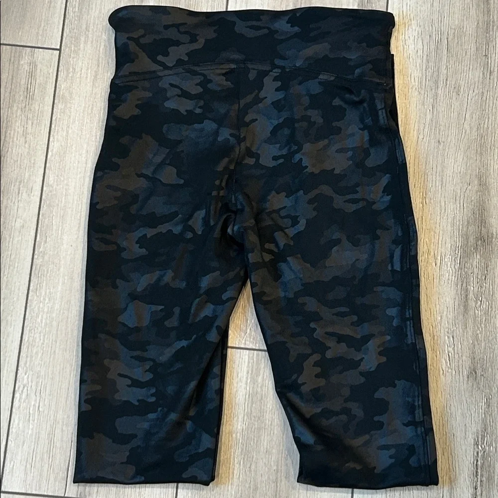 Spanx Faux Leather Matte Black Camo Leggings Style 20185R size XS